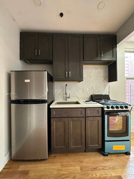 1684 Grand Ave, Bronx, NY à vendre - Photo intérieure - Image 2 de 6
