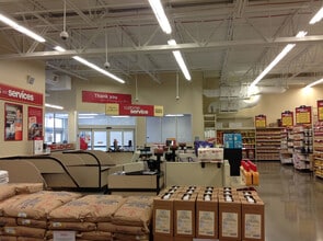 2609 S Oneida St, Green Bay, WI for lease Interior Photo- Image 2 of 3