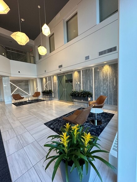 6 Armstrong Rd, Shelton, CT à louer - Photo intérieure - Image 3 de 4