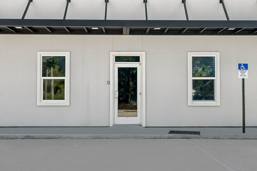 Panama City Office + Income Portfolio portfolio of 1 properties for sale on LoopNet.ca - Building Photo - Image 2 of 31