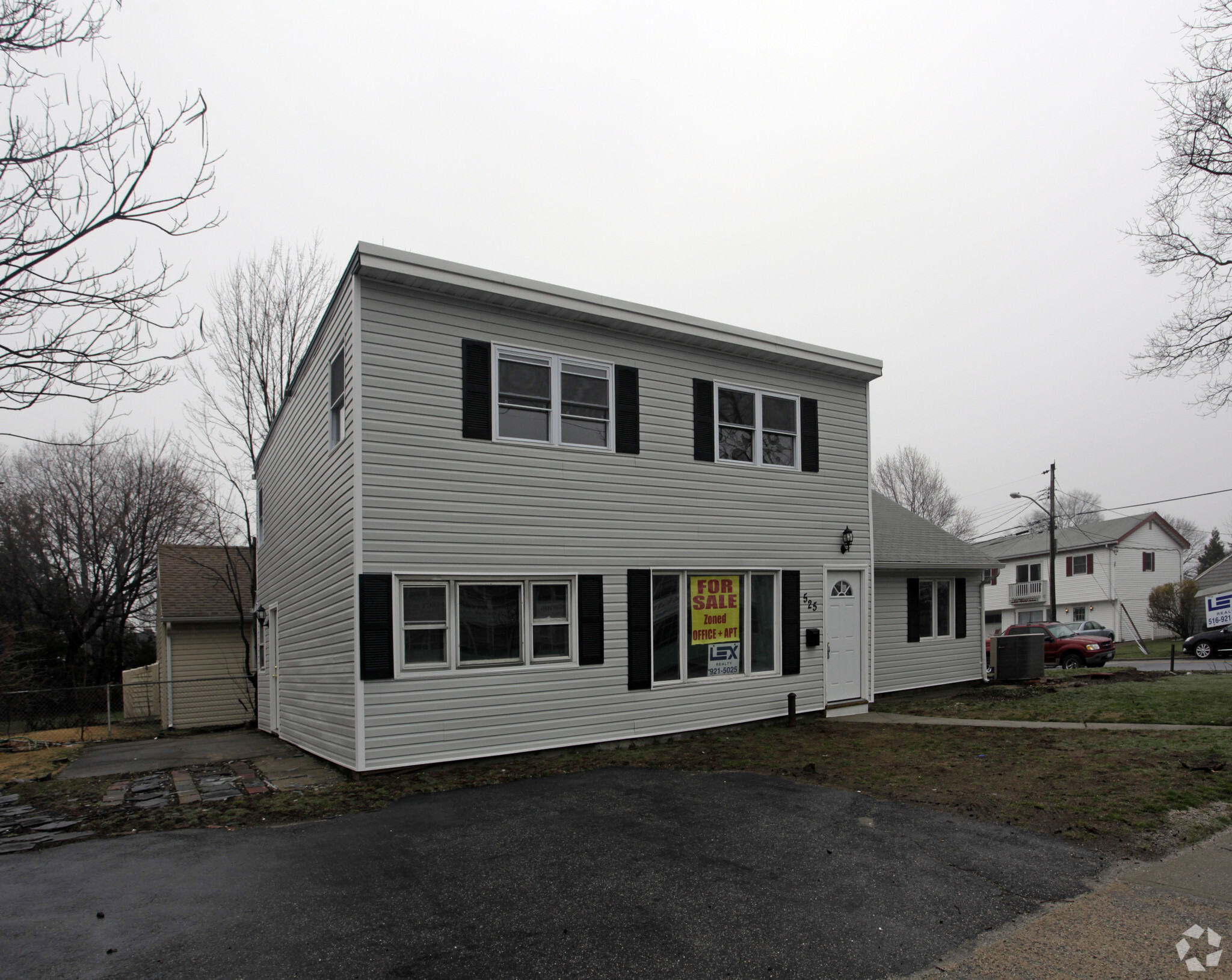 525 S Oyster Bay Rd, Plainview, NY for sale Primary Photo- Image 1 of 1