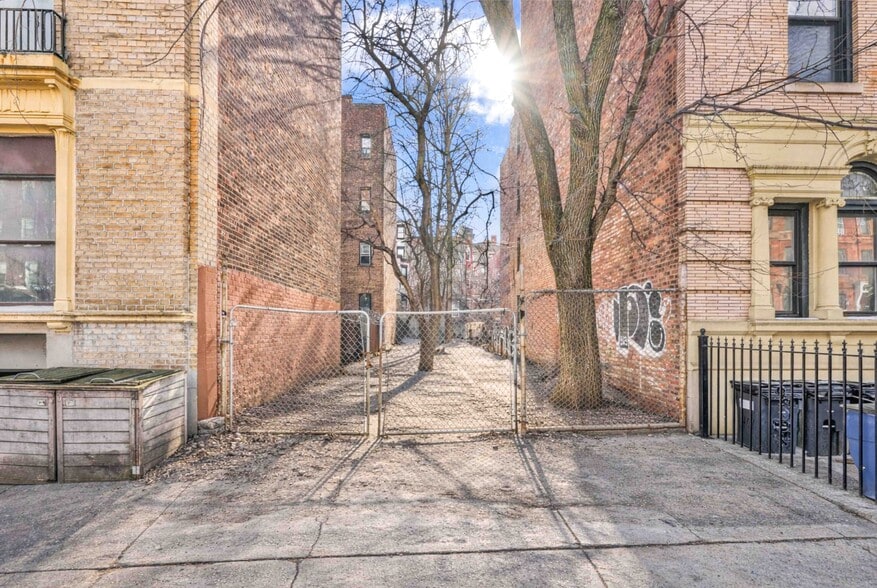 1404A Pacific Street, Brooklyn, NY à vendre - Photo du bâtiment - Image 2 de 6