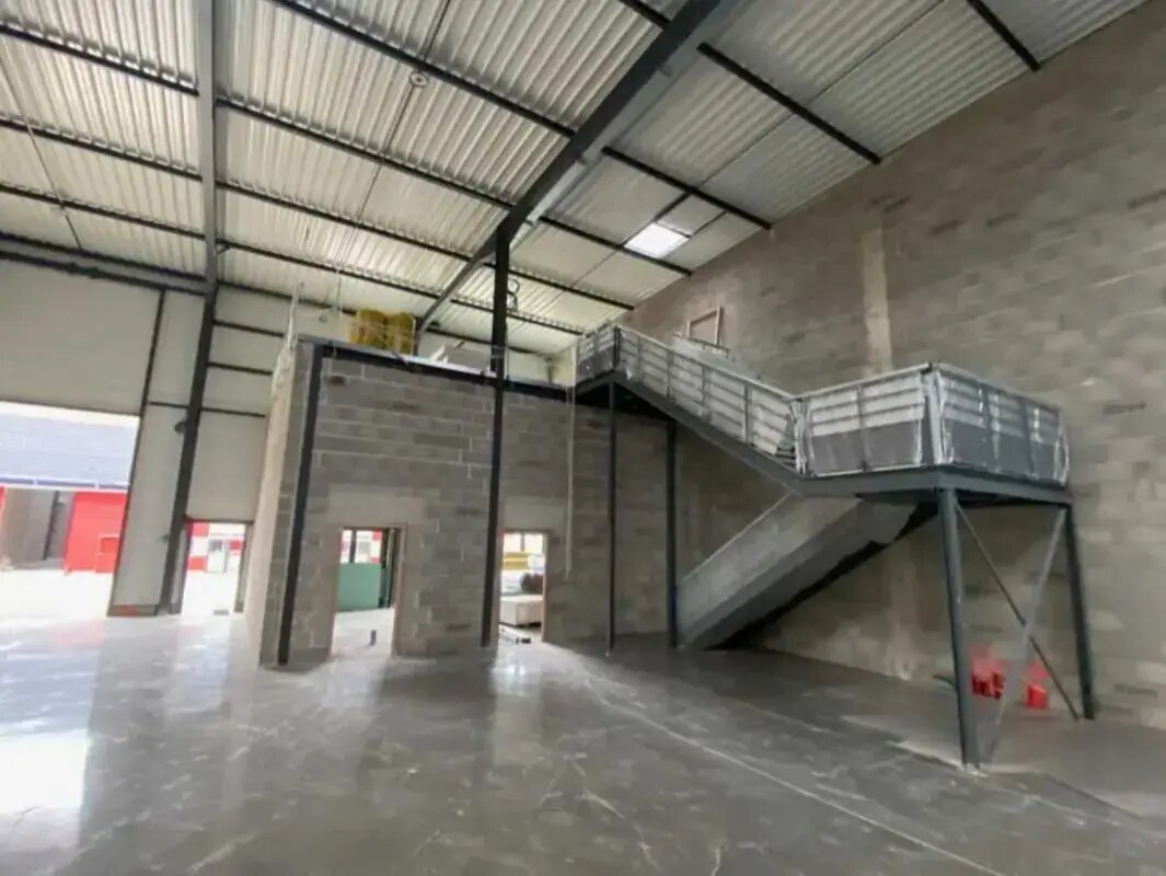 Flex in Heyrieux for lease Interior Photo- Image 1 of 3