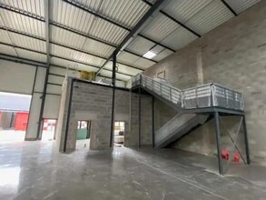 Flex in Heyrieux for lease Interior Photo- Image 1 of 3