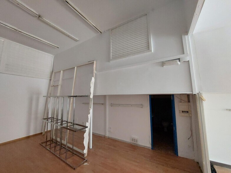 Commerce de détail dans Cáceres, Cáceres à vendre - Photo du bâtiment - Image 2 de 6