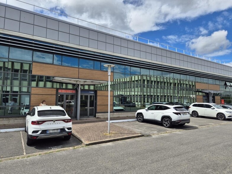 Industrial in Bonneuil-sur-Marne for lease - Building Photo - Image 1 of 8