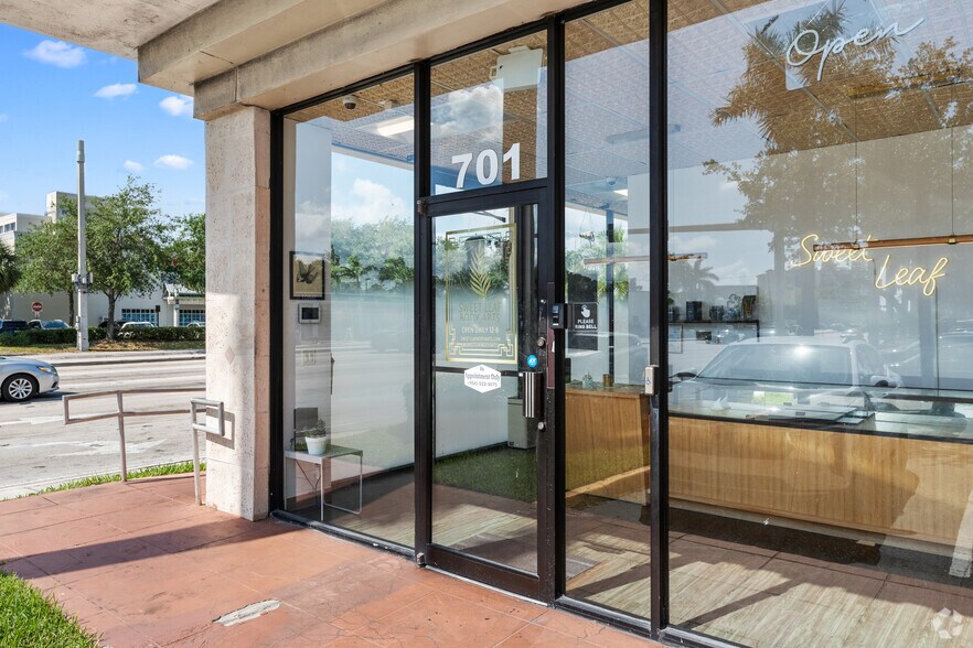701-721 SE 17th St, Fort Lauderdale, FL à louer - Photo du bâtiment - Image 3 de 5