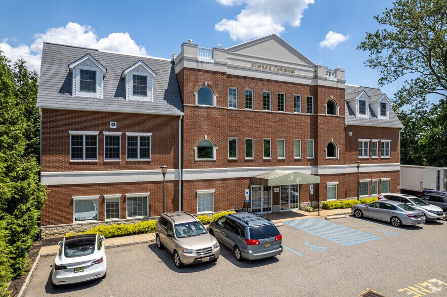 83 South St, Freehold, NJ à louer - Photo du bâtiment - Image 2 de 13