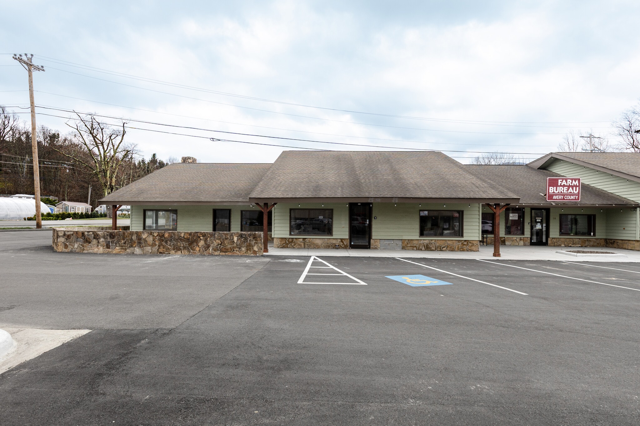 110 High Country Sq, Banner Elk, NC for lease Interior Photo- Image 1 of 13