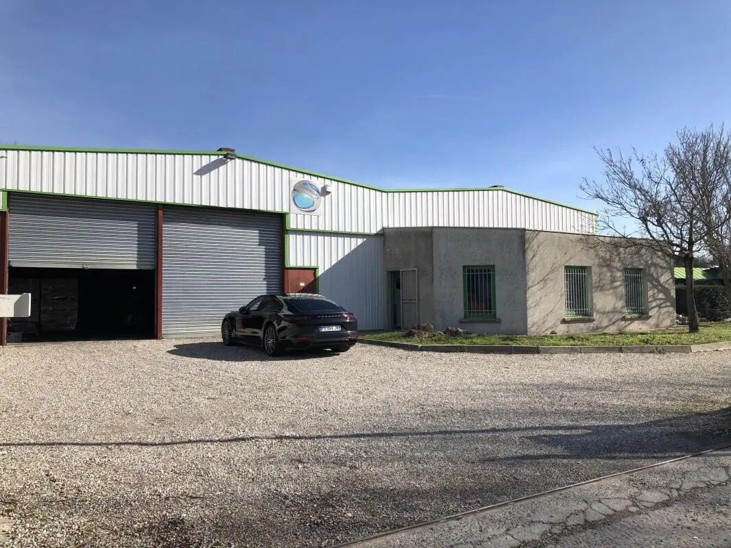 Flex in Saint-Laurent-de-Mure for lease Building Photo- Image 1 of 14