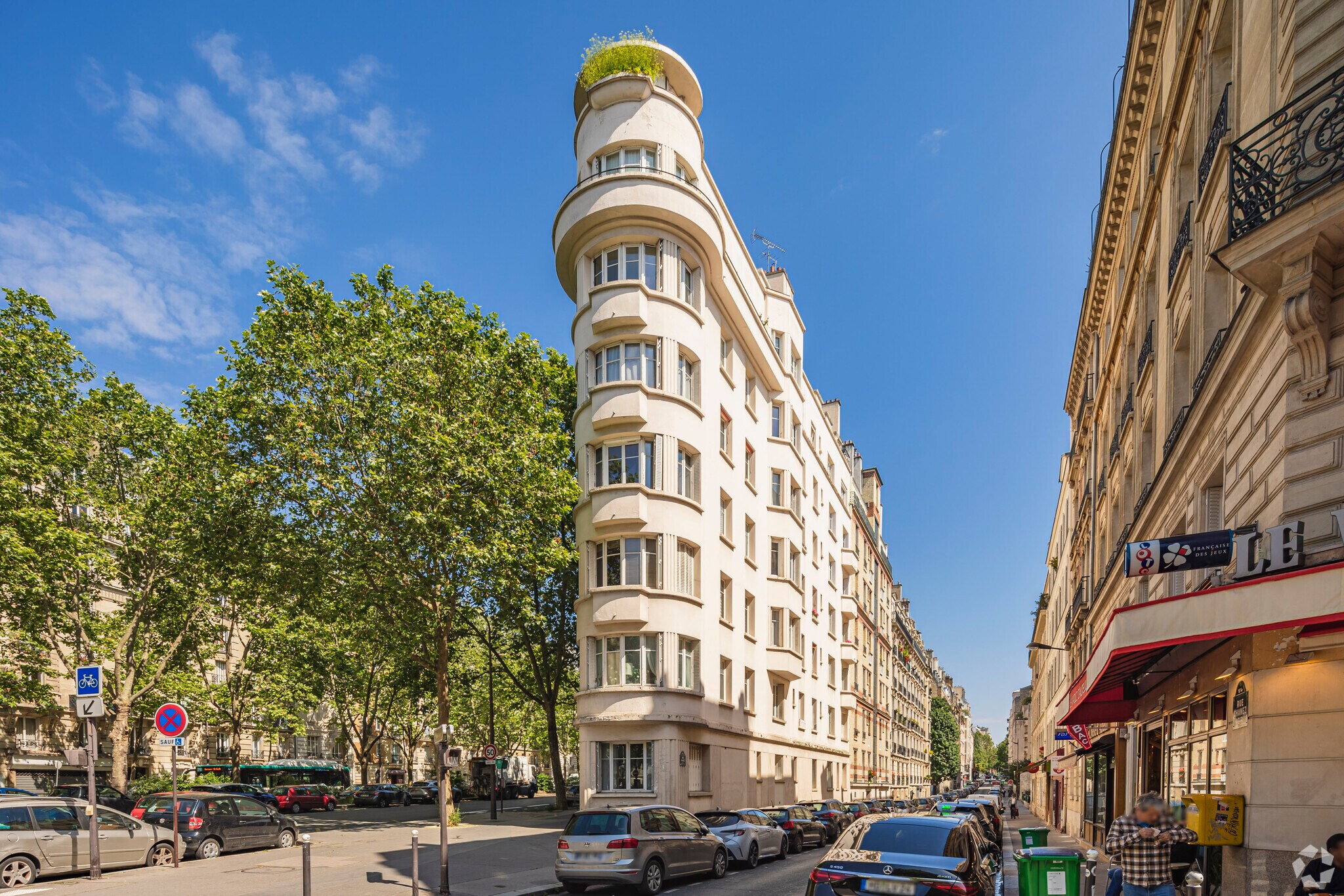 Multifamily in Paris for sale Primary Photo- Image 1 of 4