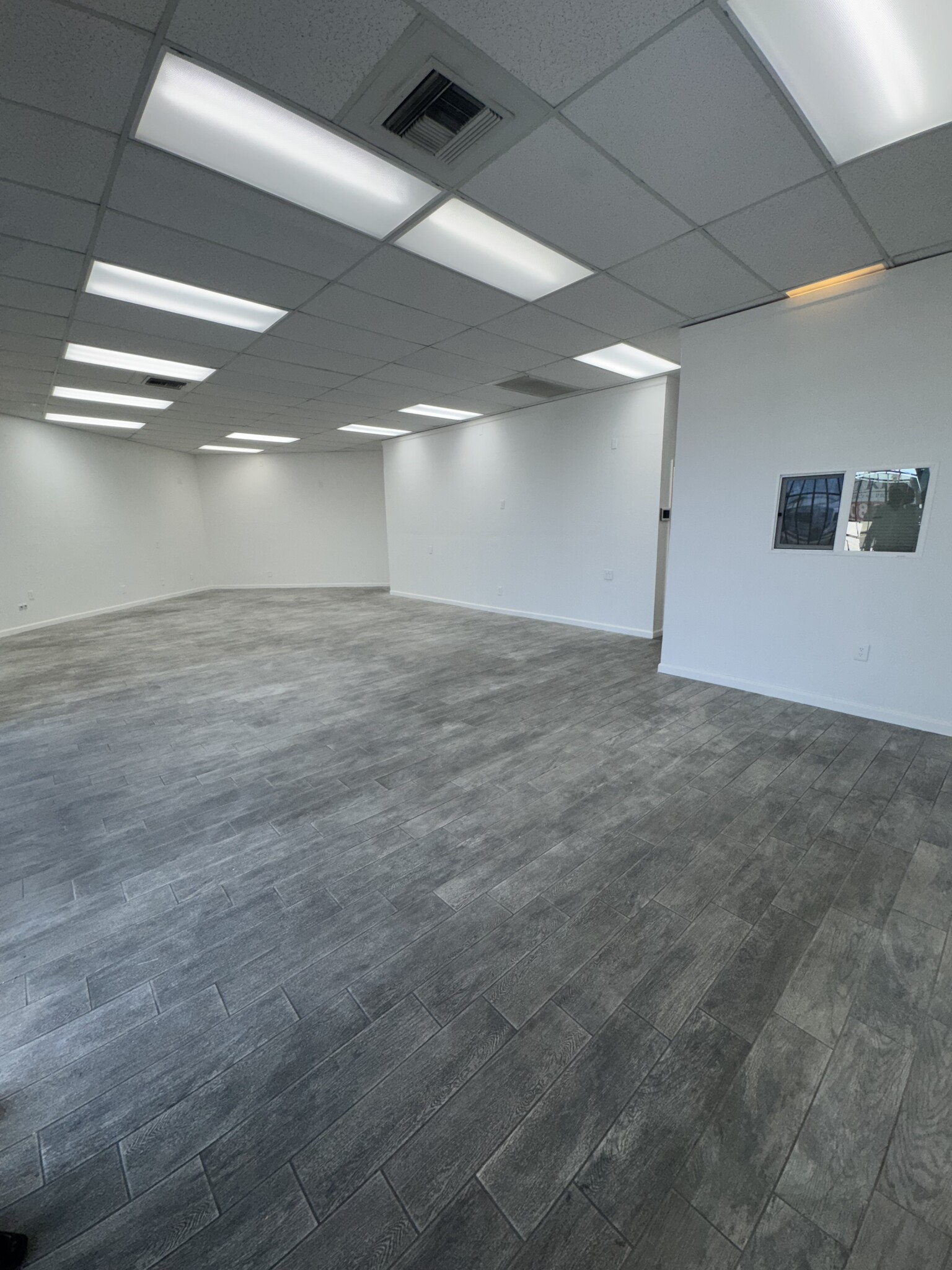 9009 N 103rd Ave, Sun City, AZ for lease Interior Photo- Image 1 of 5