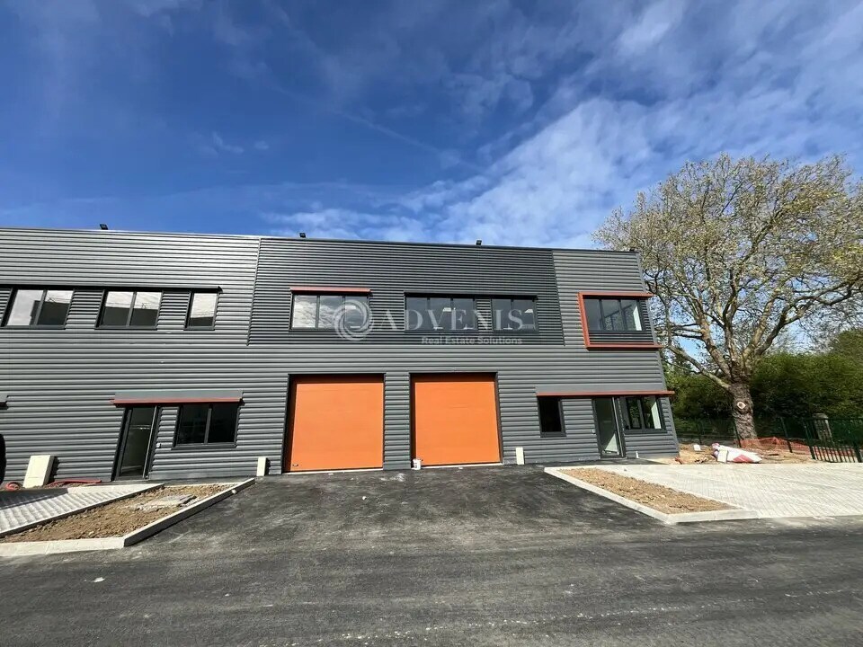 Local d'activités dans Buc à vendre Photo du bâtiment- Image 1 de 6