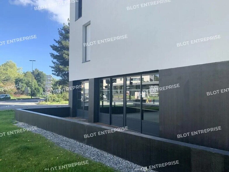 Commerce de détail dans Nantes à louer - Photo du bâtiment - Image 2 de 13