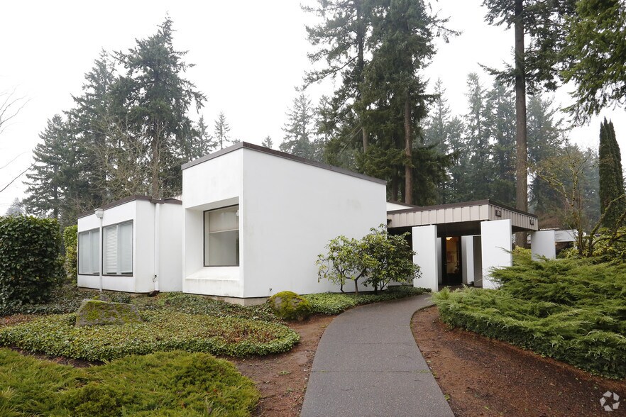 16463 Lower Boones Ferry Rd, Lake Oswego, OR à louer - Photo du bâtiment - Image 2 de 4