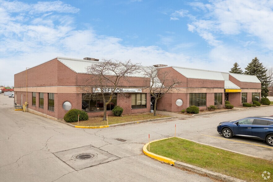 1825-1865 Ave 32nd, Montréal, QC à louer - Photo du bâtiment - Image 2 de 4