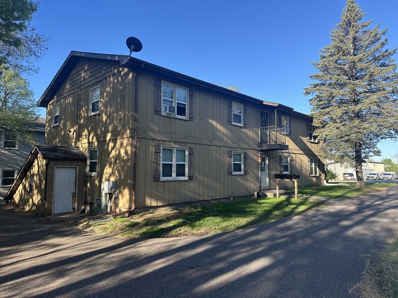 615 Mount Nemo Ave, Eau Claire, WI à vendre - Photo du bâtiment - Image 1 de 1
