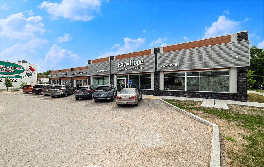 775 Henderson Hwy, Winnipeg, MB à vendre Photo du bâtiment- Image 1 de 1