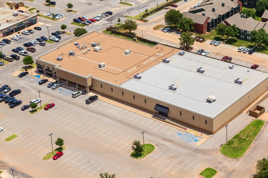 Kell Blvd, Wichita Falls, TX à louer - Photo principale - Image 3 de 16