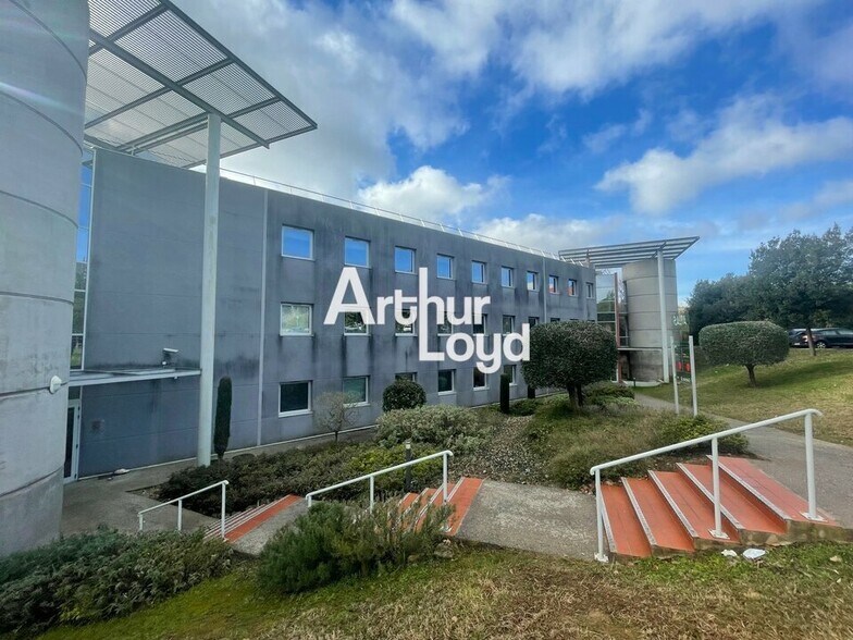 Office in Valbonne for sale - Building Photo - Image 1 of 4