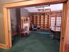 233 3rd St N, Saint Petersburg, FL for lease Building Photo- Image 2 of 5