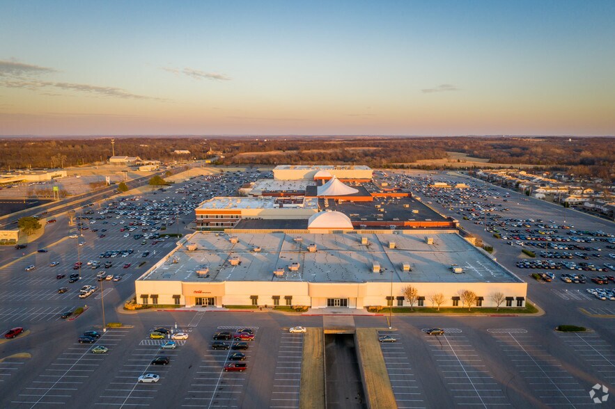 14002 E 21st St, Tulsa, OK à louer - Photo du bâtiment - Image 3 de 7