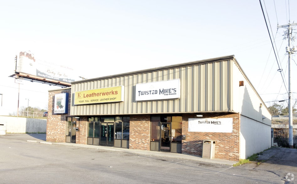 7125-7129 Kingston Pike, Knoxville, TN for lease - Primary Photo - Image 2 of 8