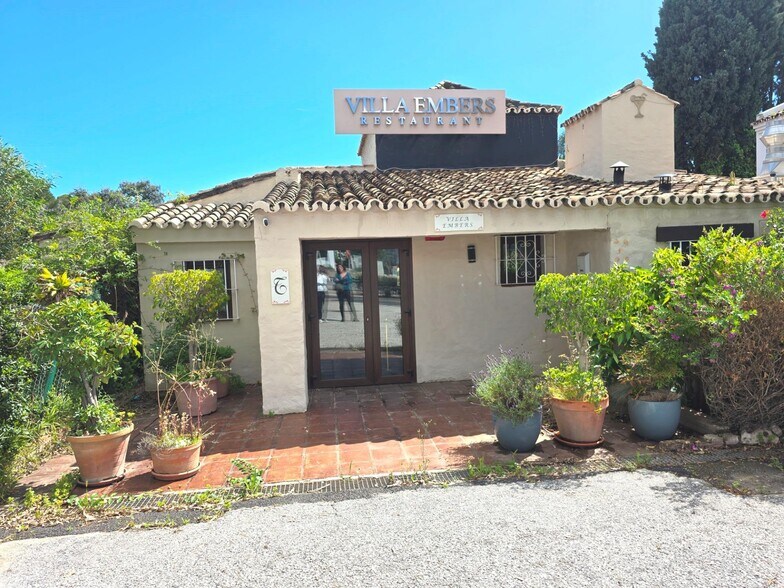 Commerce de détail dans Estepona, Málaga à vendre - Photo du bâtiment - Image 2 de 19