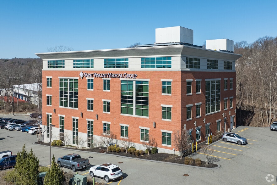 102 Shore Dr, Worcester, MA for lease - Primary Photo - Image 1 of 5