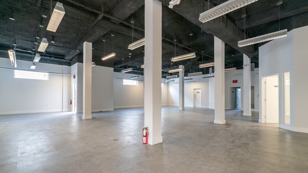 12250 NE 13th Ct, North Miami, FL for lease - Interior Photo - Image 2 of 7