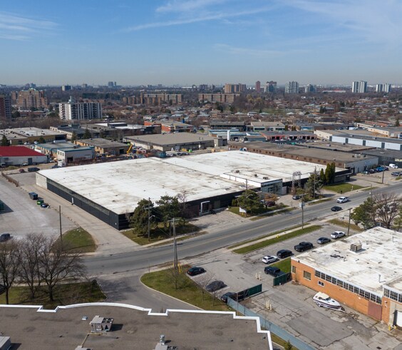 36-40 Milvan Dr, Toronto, ON à vendre - Photo du bâtiment - Image 2 de 19