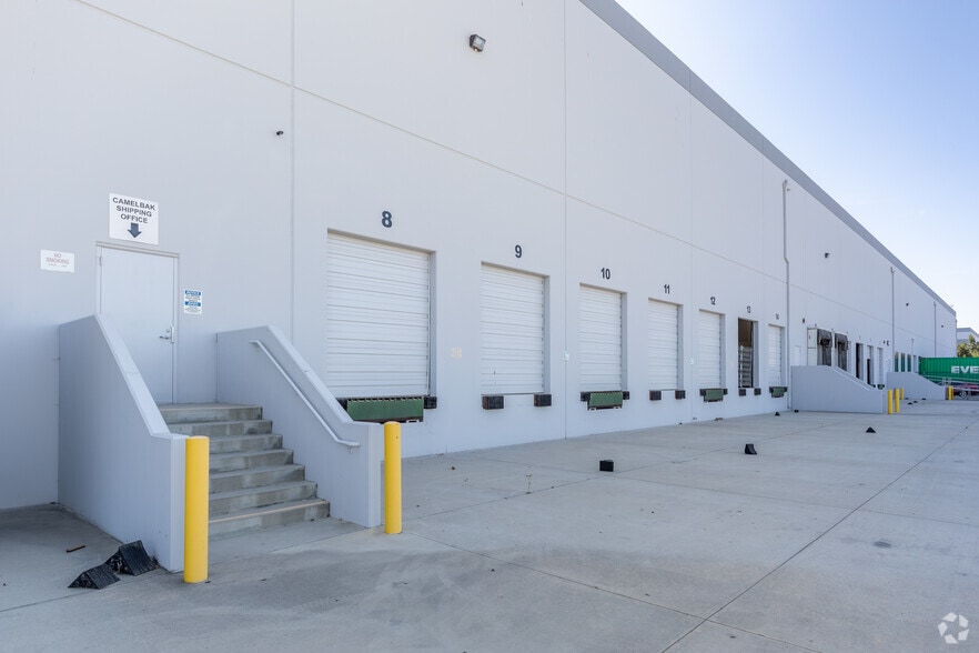 1210 Air Wing Rd, San Diego, CA à louer - Photo du bâtiment - Image 3 de 6