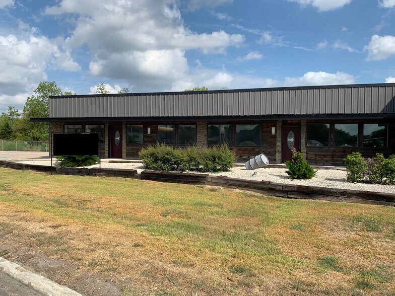 2420 Port Neches Ave, Port Neches, TX à louer - Photo du bâtiment - Image 1 de 1