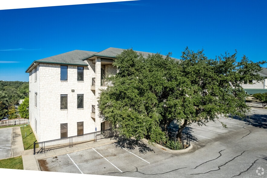 1380 Pantheon Way, San Antonio, TX à louer - Photo du bâtiment - Image 3 de 6