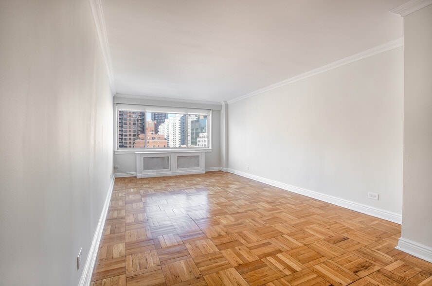 360 E 65th St, New York, NY for lease - Interior Photo - Image 2 of 65