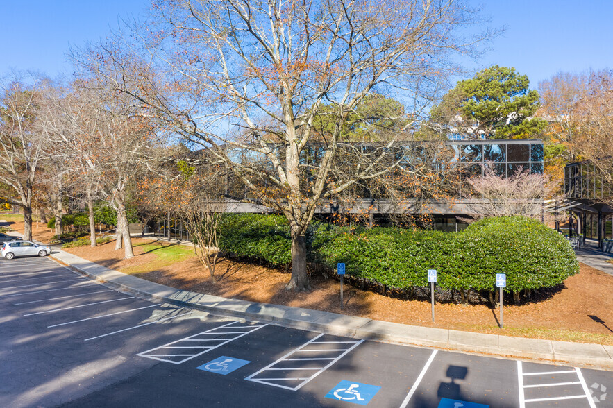 6025 The Corners Pky, Peachtree Corners, GA for lease - Building Photo - Image 2 of 12