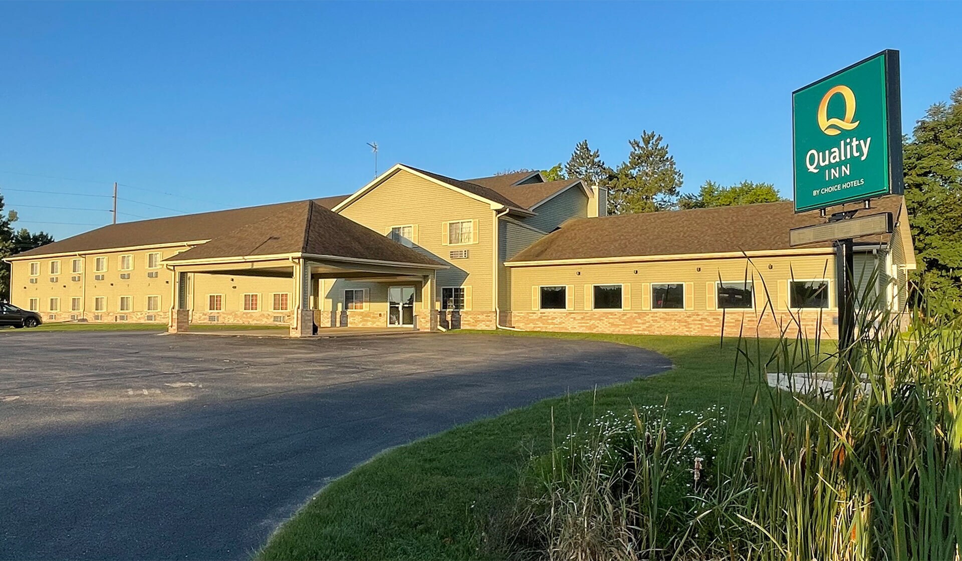 717 E Bannerman Ave, Redgranite, WI à vendre Photo du bâtiment- Image 1 de 1