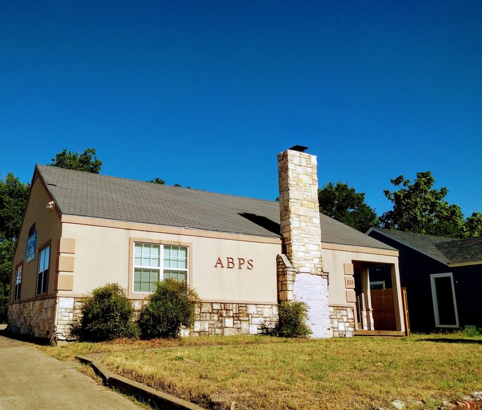 233 N Judkins St, Fort Worth, TX for sale - Building Photo - Image 1 of 1