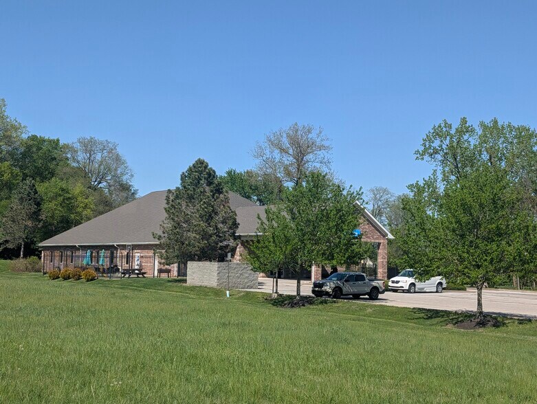 5155 Pennwood Dr, Indianapolis, IN à vendre - Photo du bâtiment - Image 2 de 23