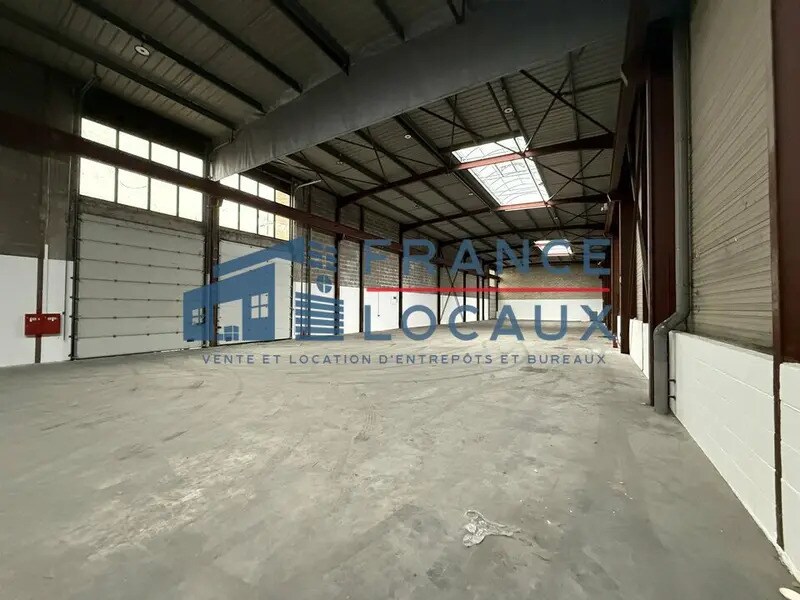 Flex in Le Thillay for lease Interior Photo- Image 1 of 5