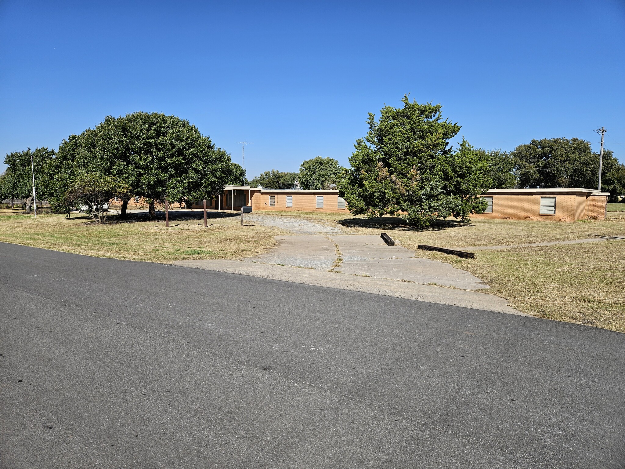 215 W 3rd St, Helena, OK for sale Primary Photo- Image 1 of 15