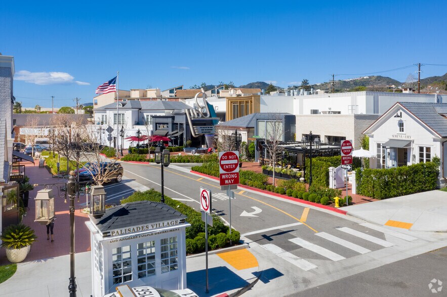 1026 Swarthmore Ave, Pacific Palisades, CA for lease - Building Photo - Image 3 of 4