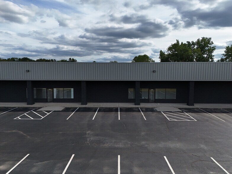 609-621 E Bigelow Ave, Findlay, OH à louer - Photo du bâtiment - Image 3 de 13