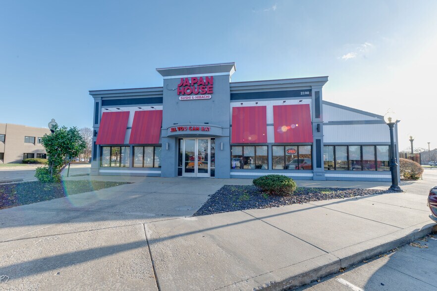 2100 W White Oaks Dr, Springfield, IL for sale - Building Photo - Image 2 of 72