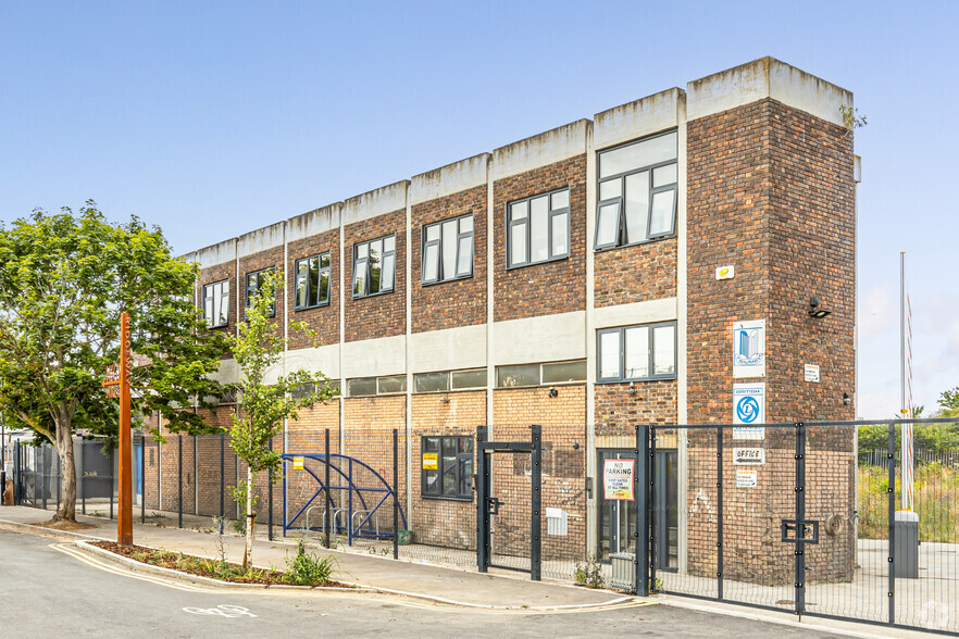 White Hart Av, London for lease - Building Photo - Image 1 of 5