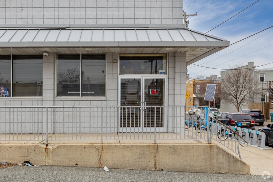 3000 Reed St, Philadelphia, PA à louer - Photo du bâtiment - Image 3 de 5