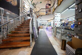 Plus de détails pour Multi-résidentiel à vendre