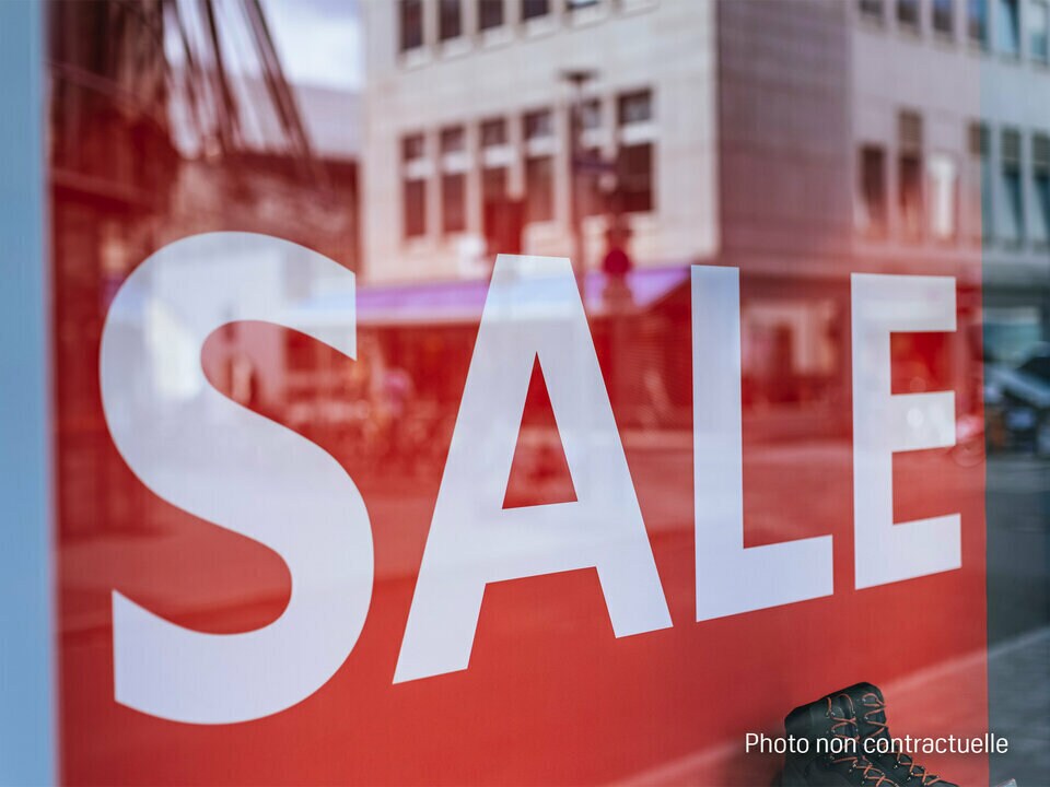 Retail in Lyon for lease Building Photo- Image 1 of 7