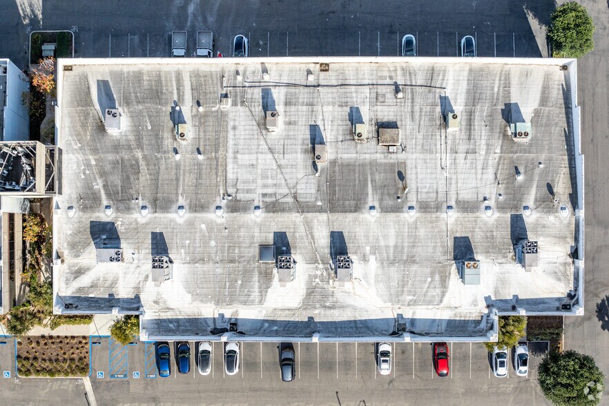 1451 Edinger Ave, Tustin, CA à louer - Aérien - Image 3 de 15