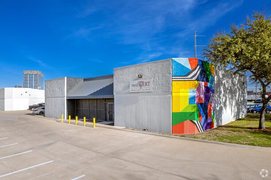 3137 Irving Blvd, Dallas, TX for lease - Primary Photo - Image 1 of 15